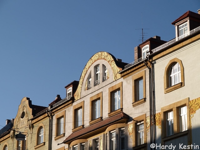 Giebel mit Ornamenten